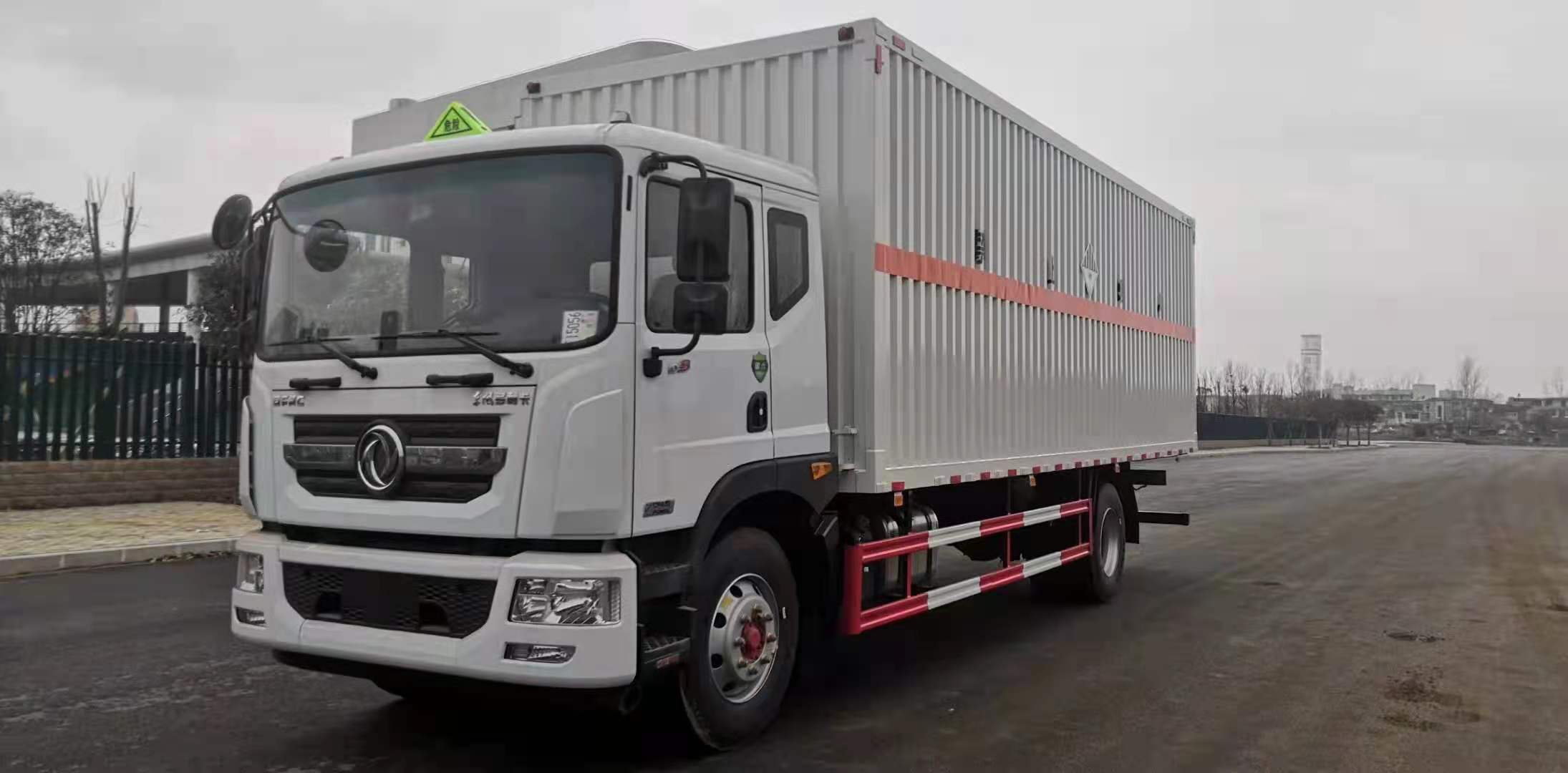 東風(fēng)D9瓦楞板雜項(xiàng)國六危險(xiǎn)品車