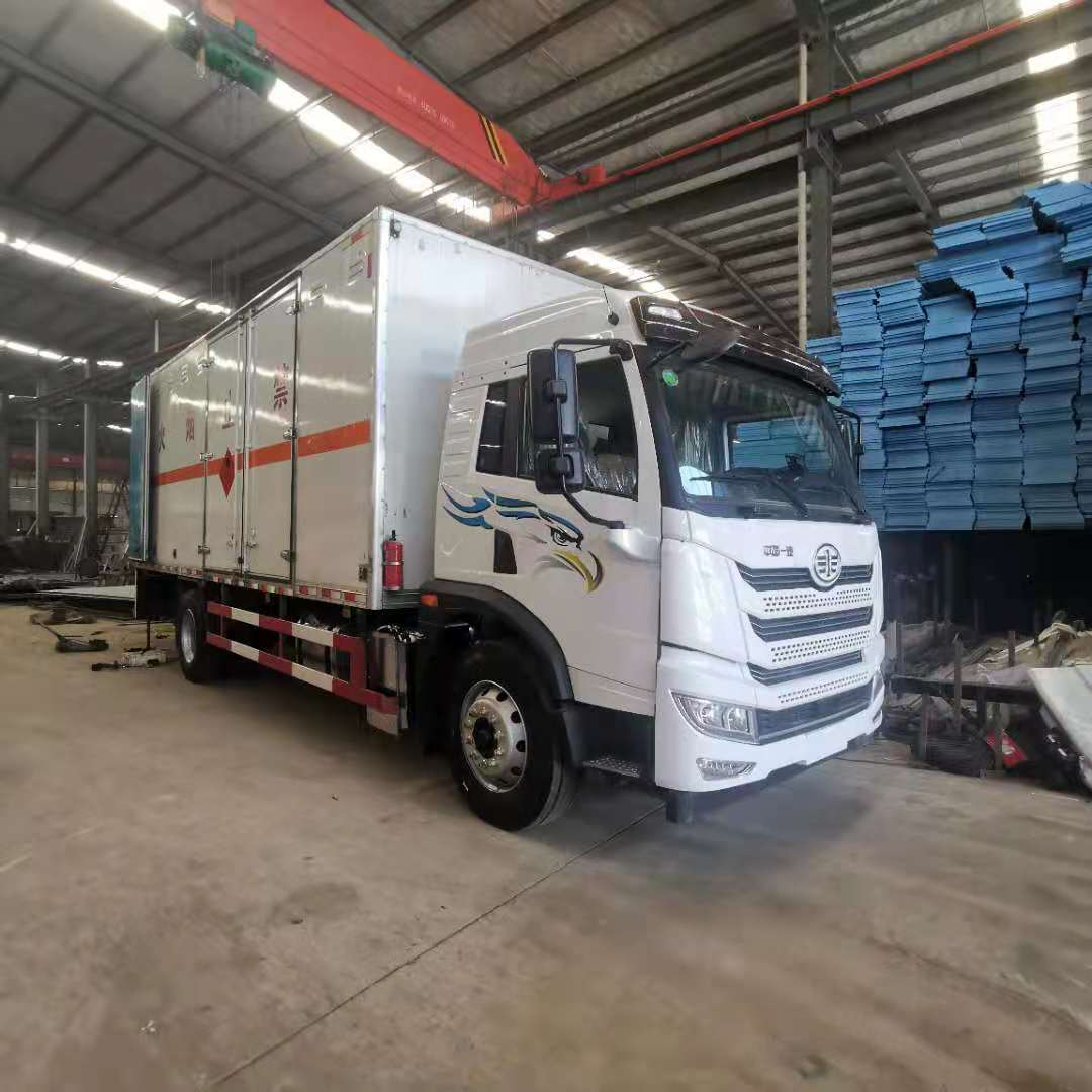 解放國六6米6雜項危險品車