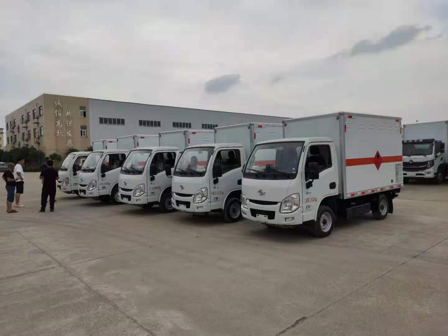 河北李總訂購五臺躍進S70后單輪國六危險品車