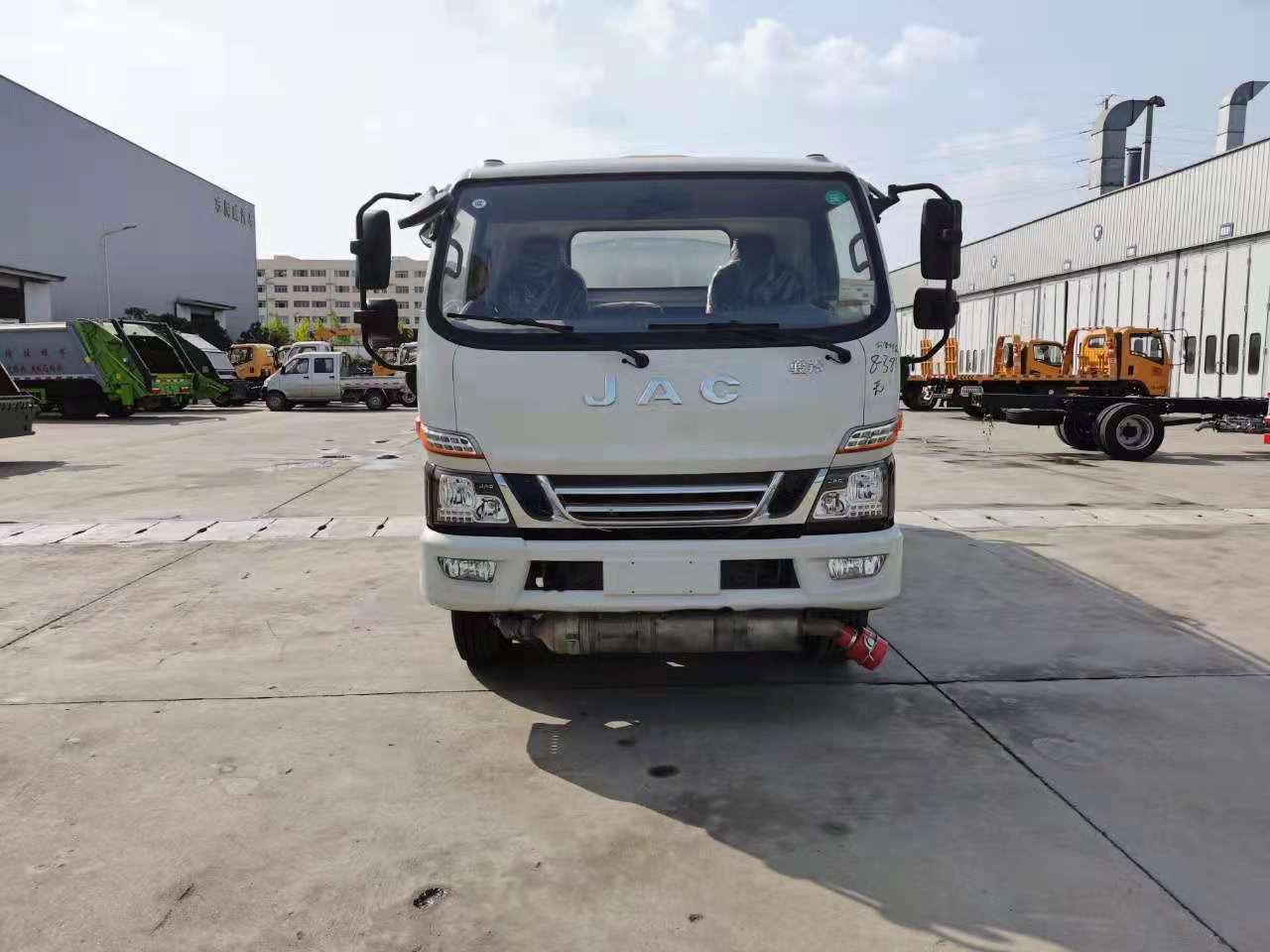 江淮駿鈴8噸國六油罐車詳細配置