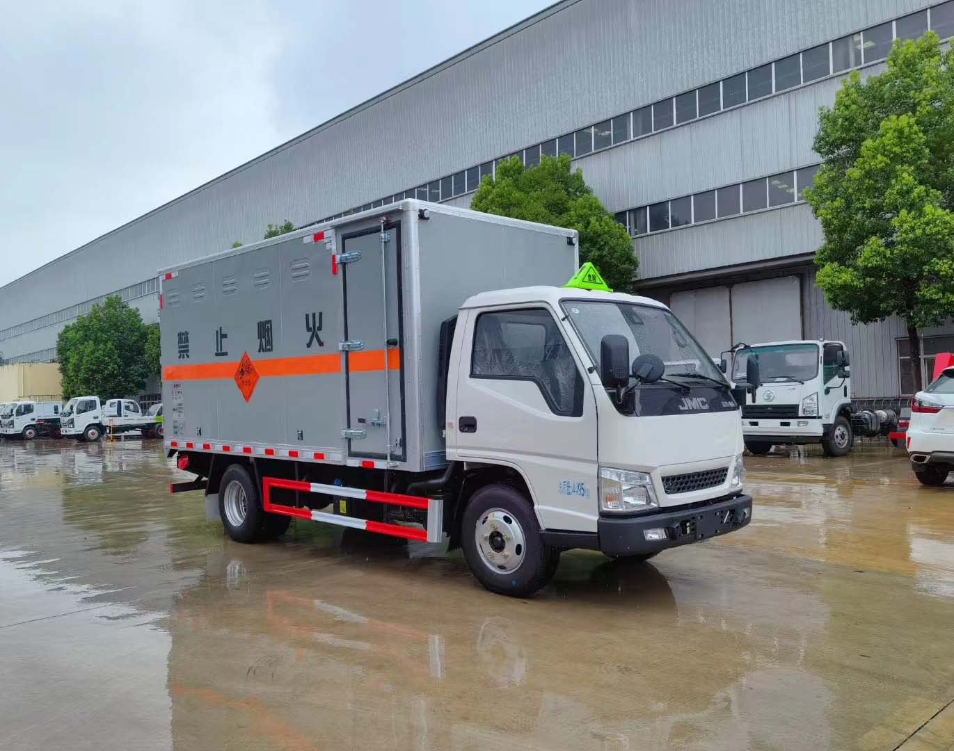 江鈴國六帶前開側門灰色新規危險品車