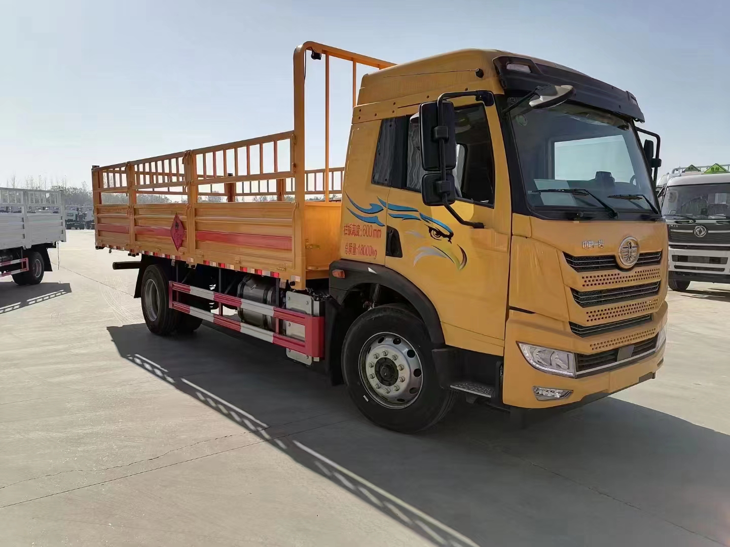 解放龍V國六6米7黃色氣瓶車