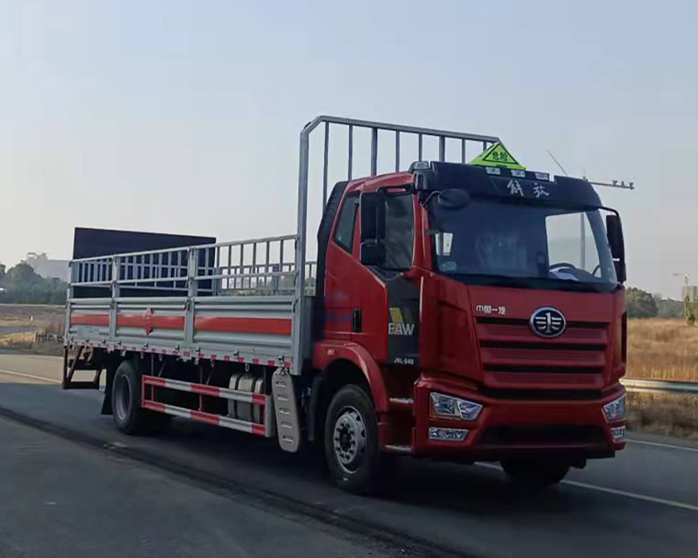 解放J6國六240馬力高頂雙臥氣瓶車