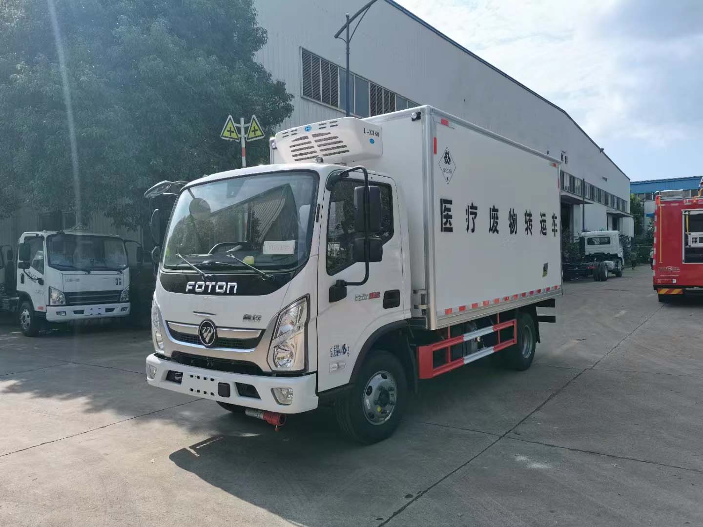 福田2.5排量康明斯發(fā)動(dòng)機(jī)危險(xiǎn)品車出來(lái)了