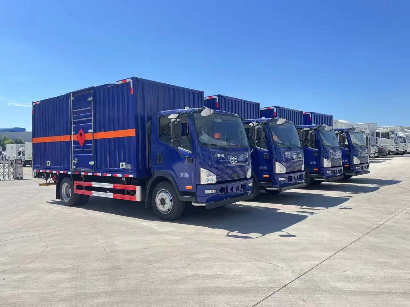 山東李總批量訂購4臺解放J6F國六危險品車