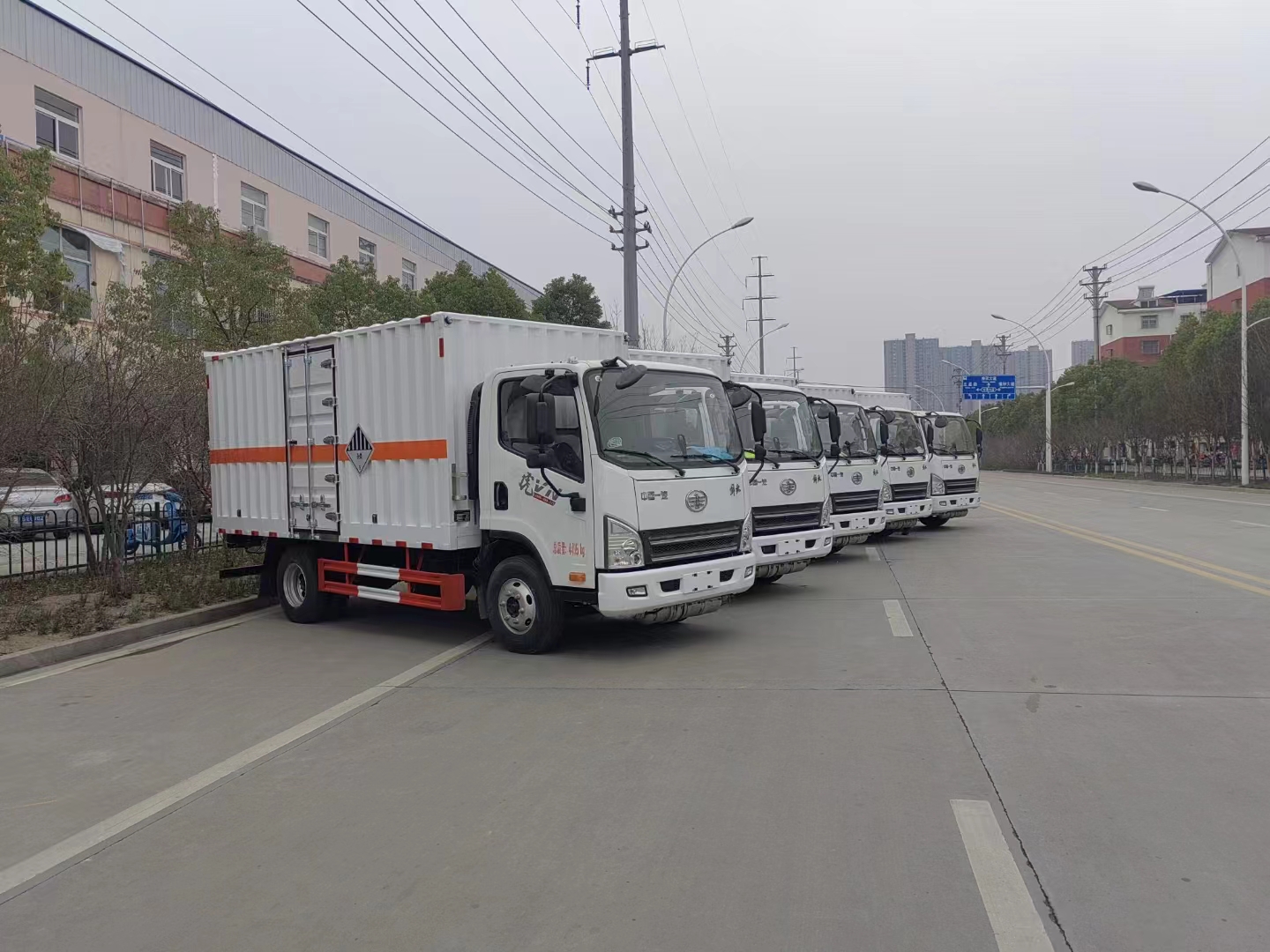 內(nèi)蒙呂總批量訂購5臺解放國六雜項危險品車