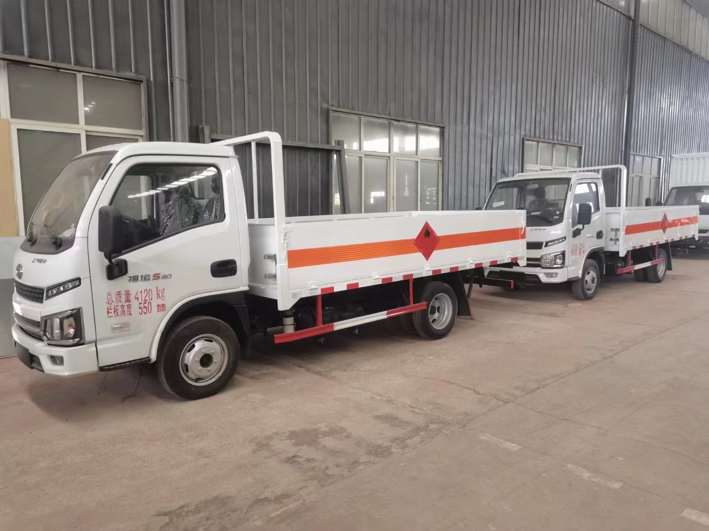 陜西李總批量訂購2臺躍進(jìn)國六低欄板氣瓶車