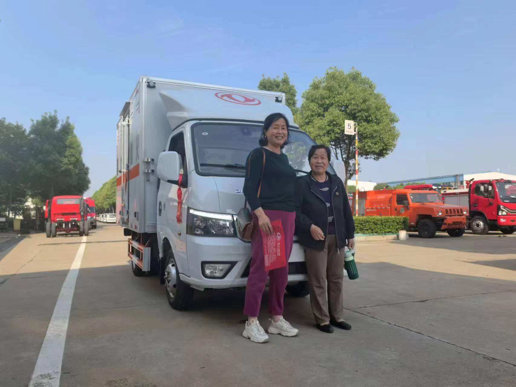 小型三類東風(fēng)途逸危險(xiǎn)品車