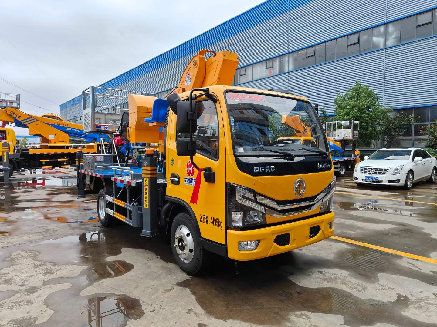 東風多利卡28米國六直臂高空作業車