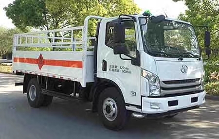 新款車型推薦——超越C500-33黃牌重載氣瓶運輸車