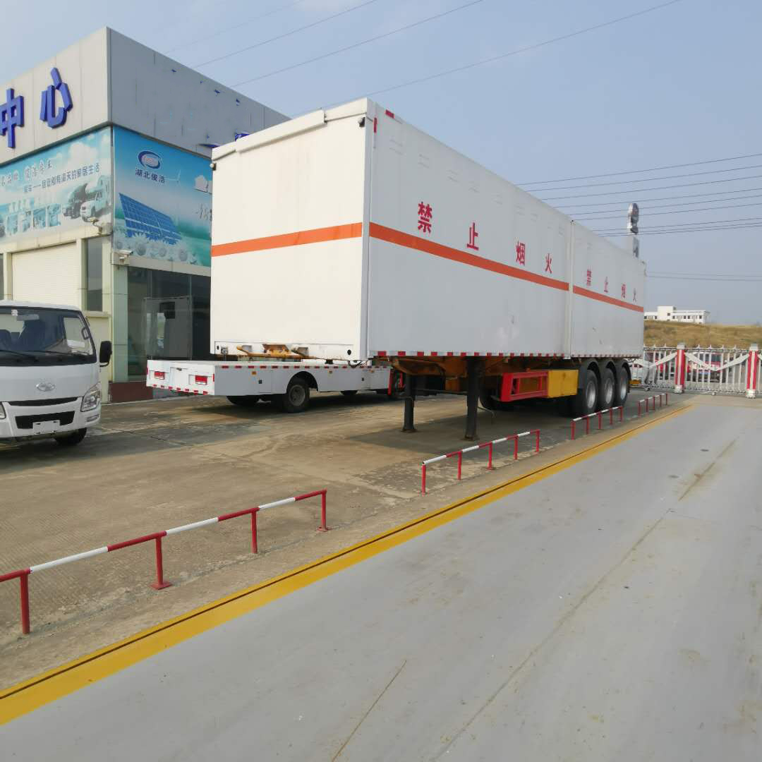 程力半掛翼展危險品車現貨促銷