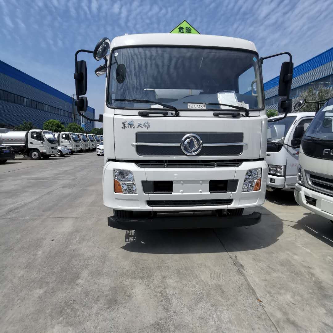 東風天龍前四后八油罐車詳細配置