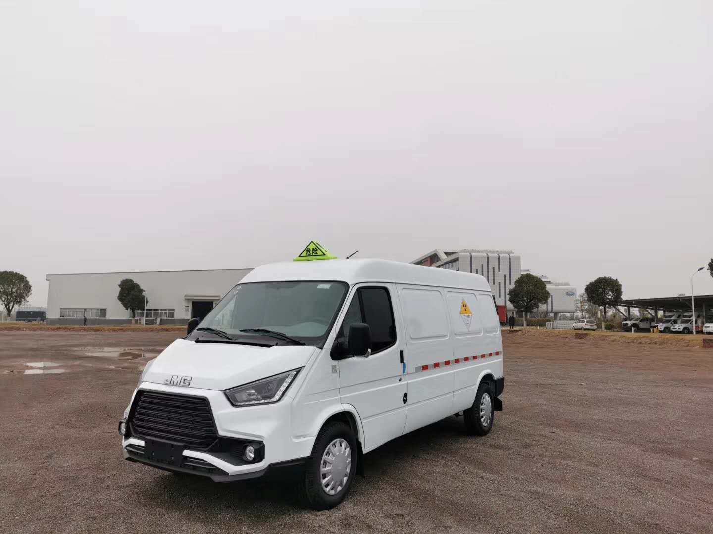新款車型推薦——江鈴放射性面包式危險品運輸車
