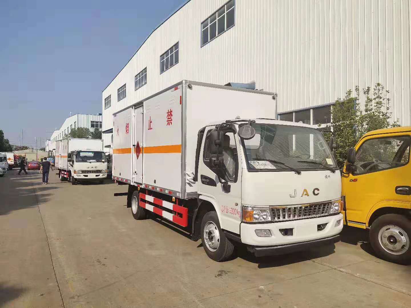 程力專汽為您報道：液化氣著火如何處理