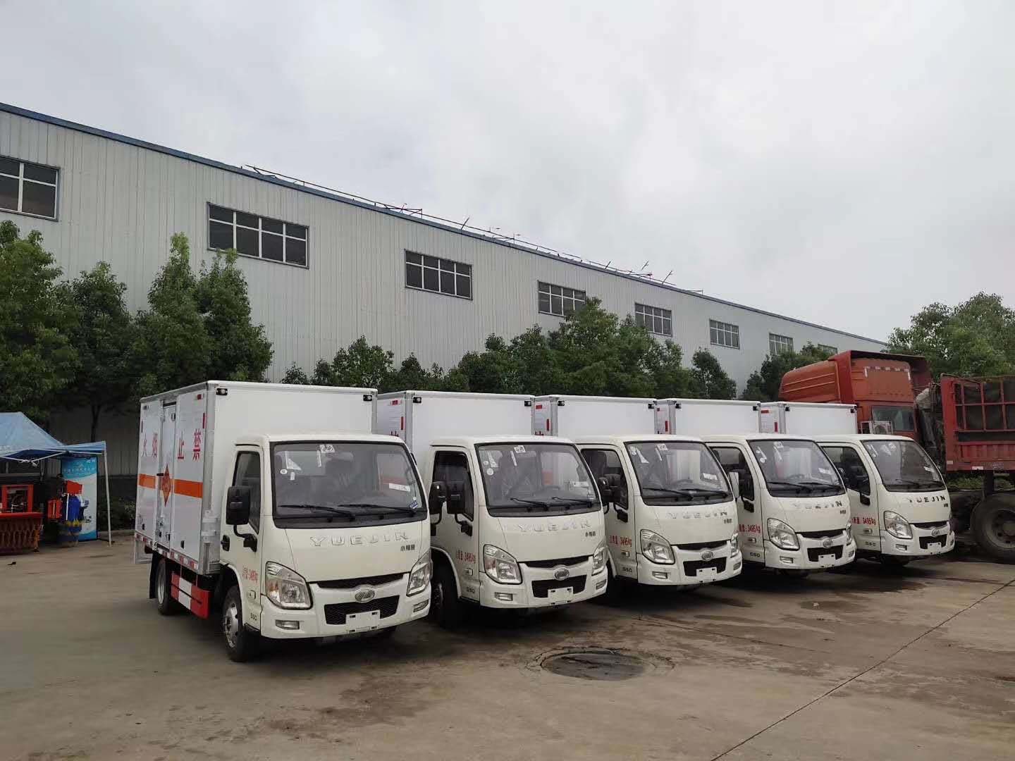 甘肅周總訂購的躍進國五爆破器材運輸車發(fā)車