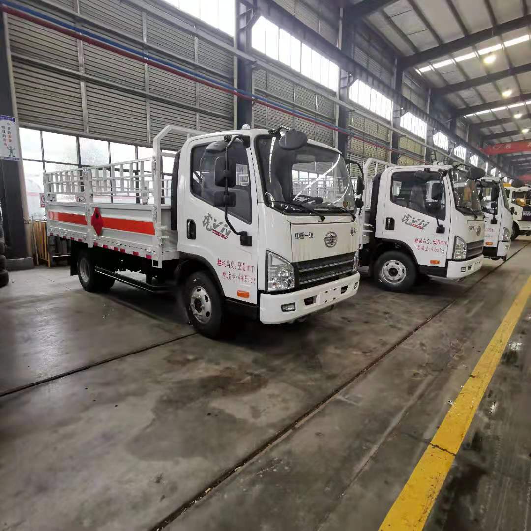 安徽李總兩臺解放氣瓶車發(fā)車