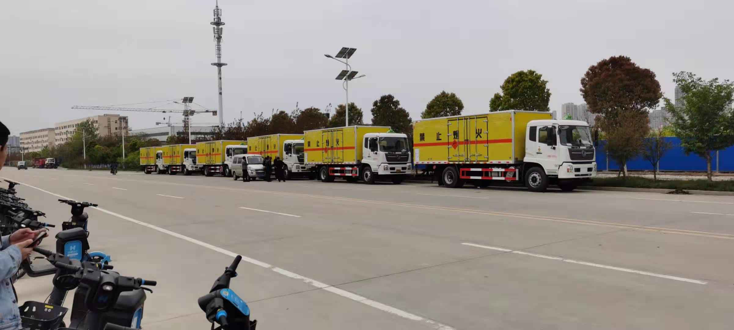 河北雷總訂購6臺東風天錦一類危險品車