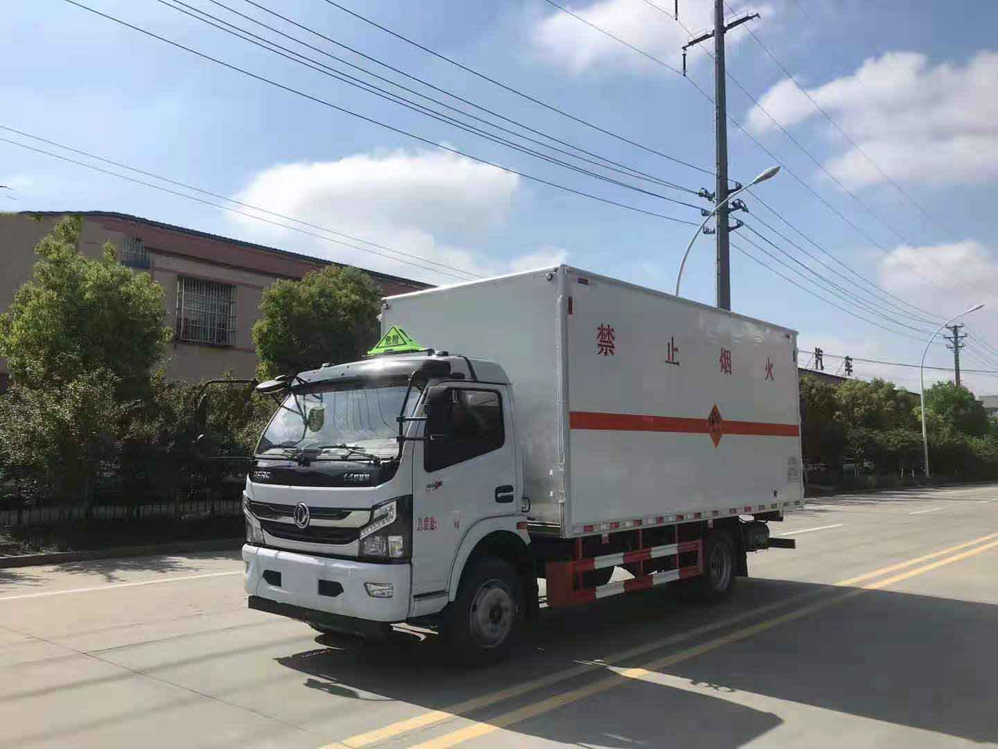 東風(fēng)凱普特國(guó)六5米1民爆器材運(yùn)輸車