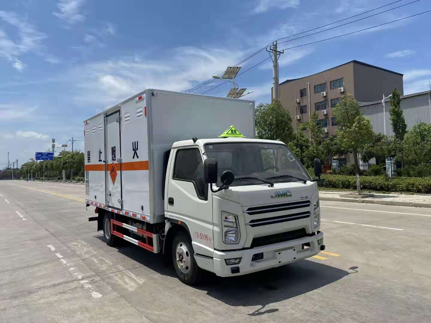 江鈴國六寬體危險品車