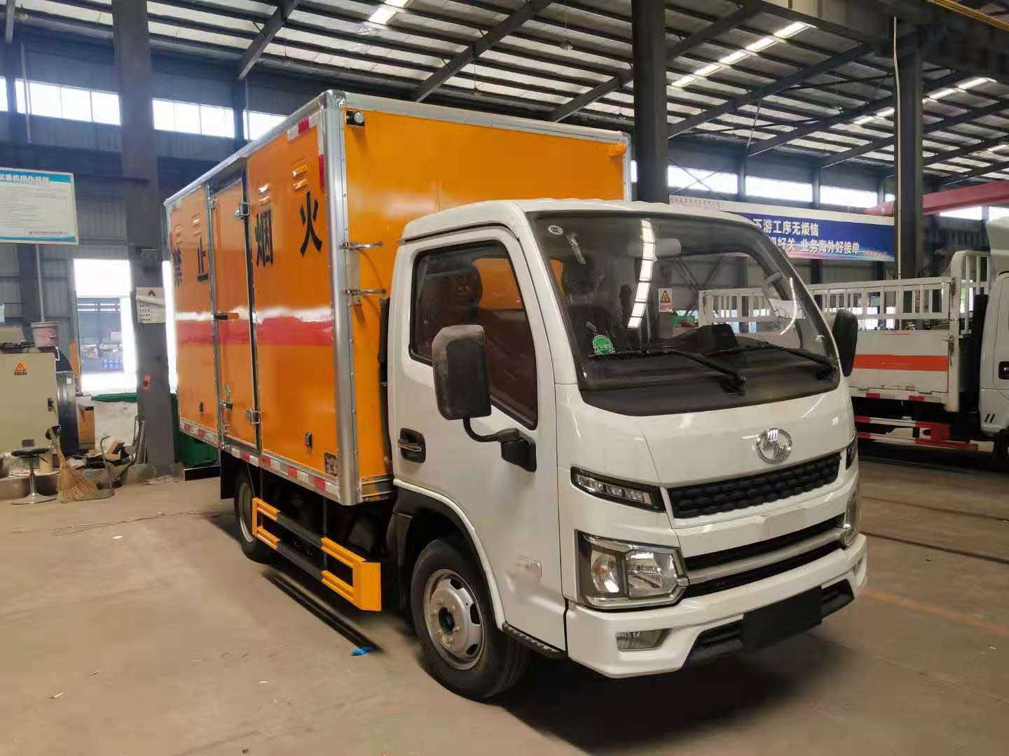 躍進小福星S80爆破運輸車