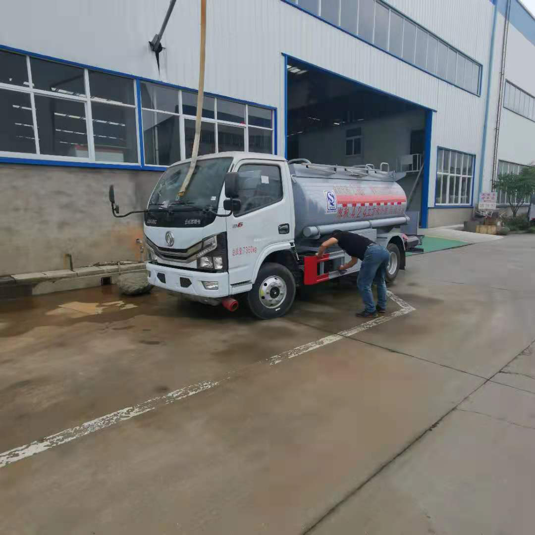 東風D6黃牌油罐車
