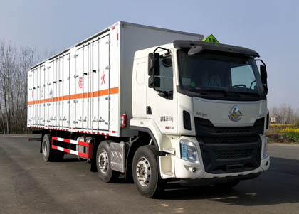 柳汽三軸國六危險品車