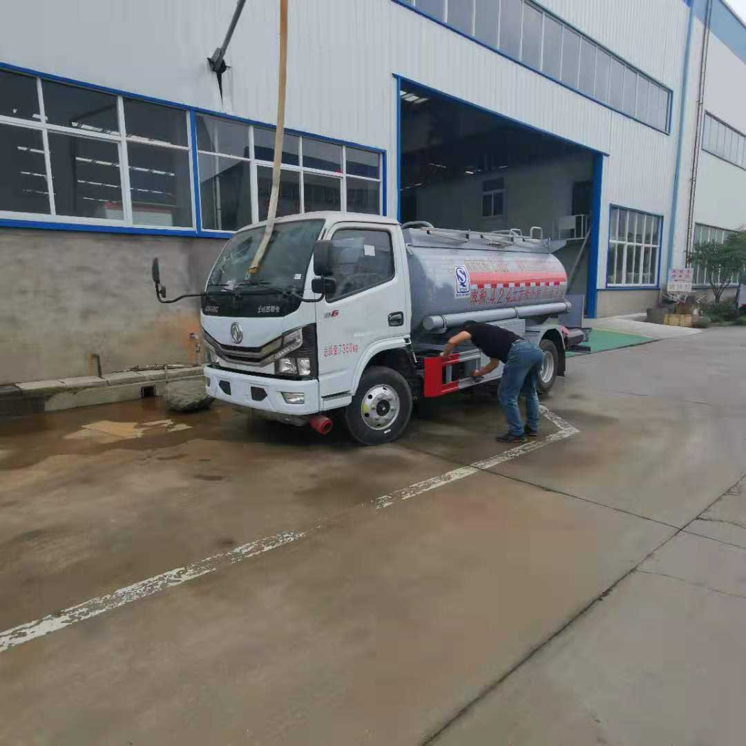 新款車型推薦——東風多利卡藍牌油罐車