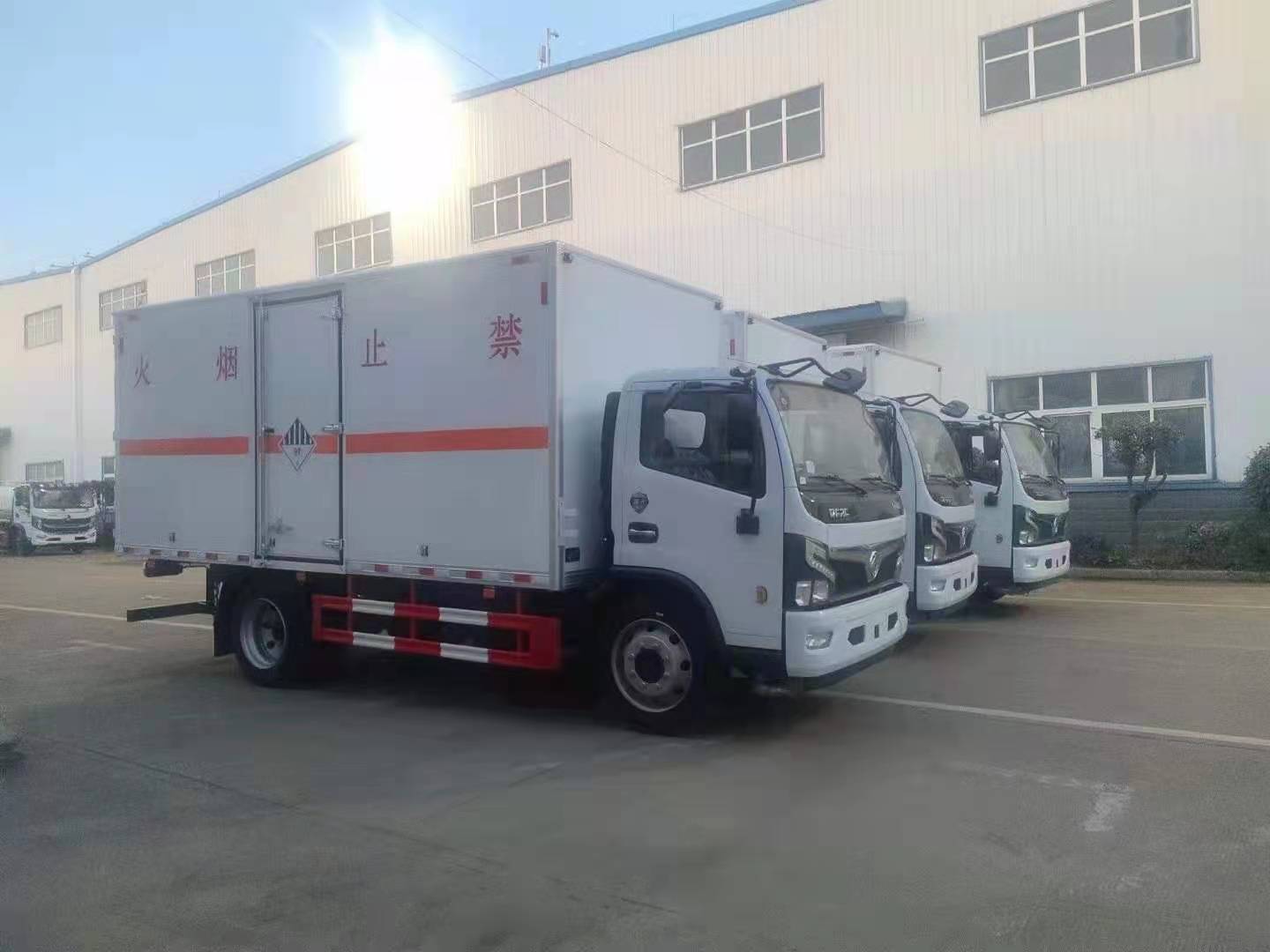 貴州李總訂購3臺東風(fēng)福瑞卡國六危險(xiǎn)品車