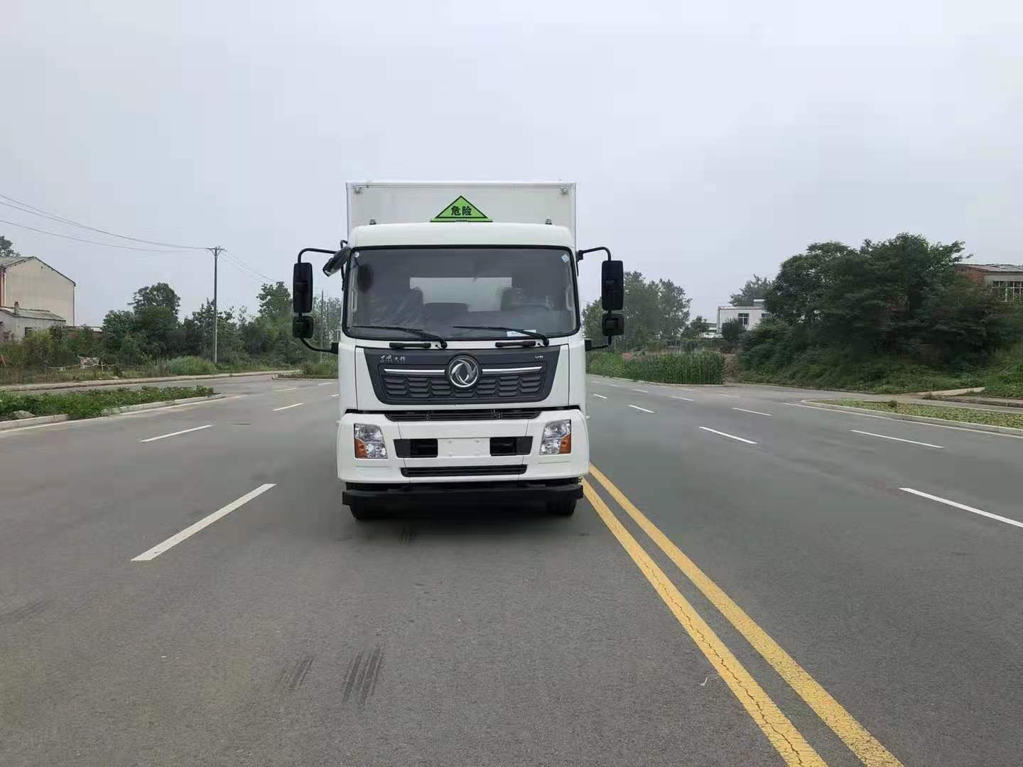 東風天錦國六帶兩排臥環危險品車