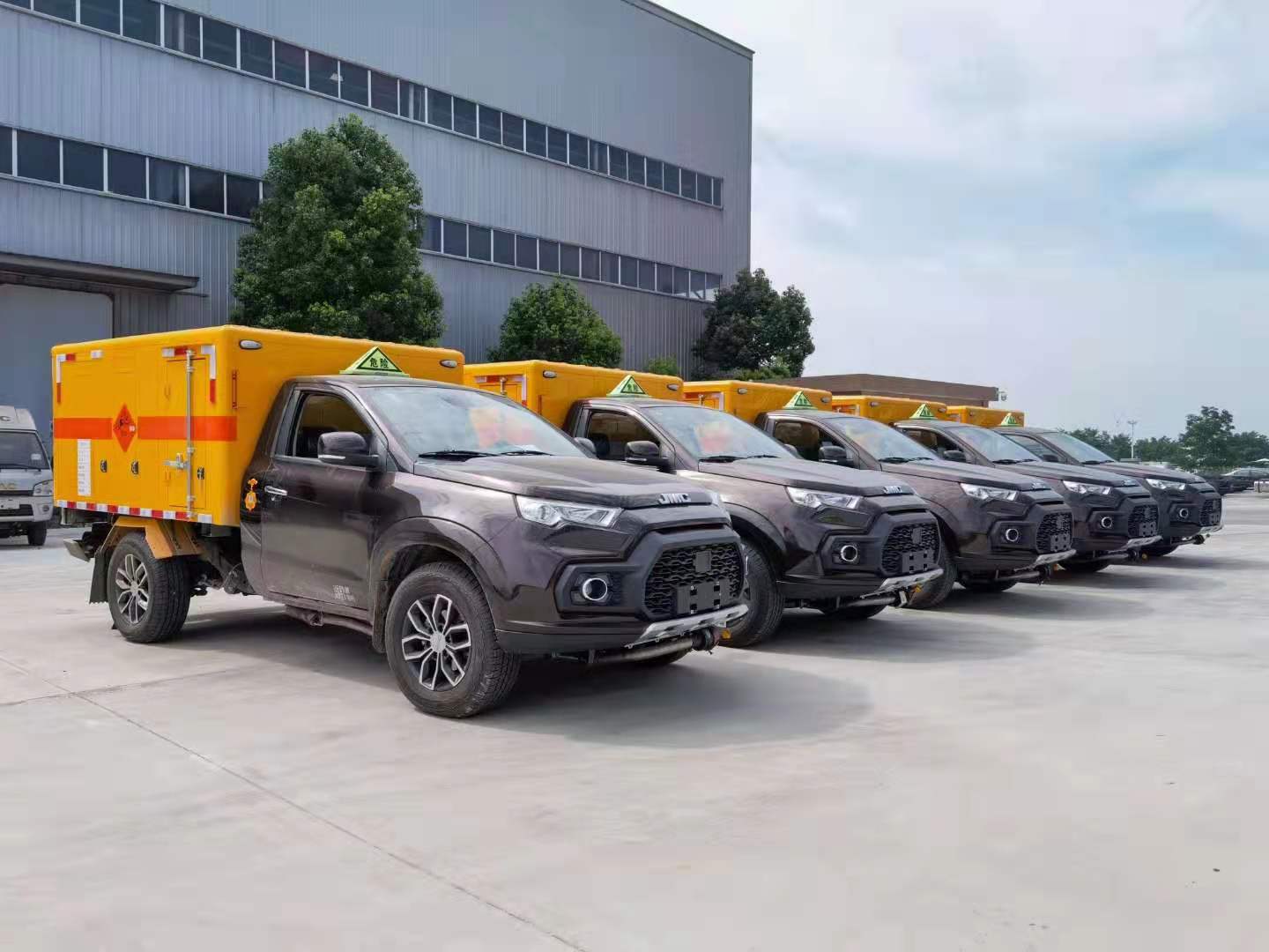 貴州李總訂購5臺江鈴皮卡民爆車