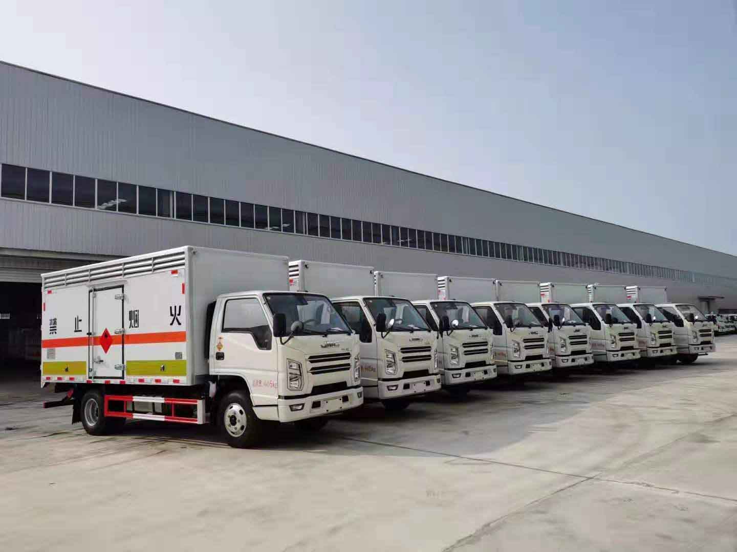 青海王總在我司批量訂購江鈴易燃氣體廂式運輸車