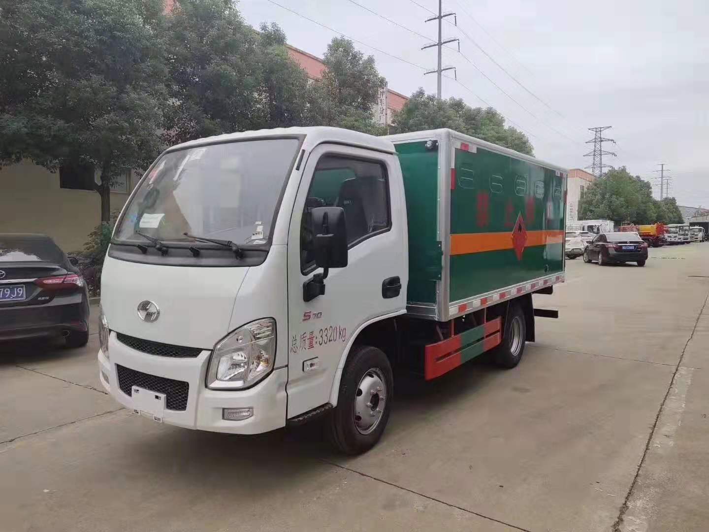 躍進可進地下車庫危險品車