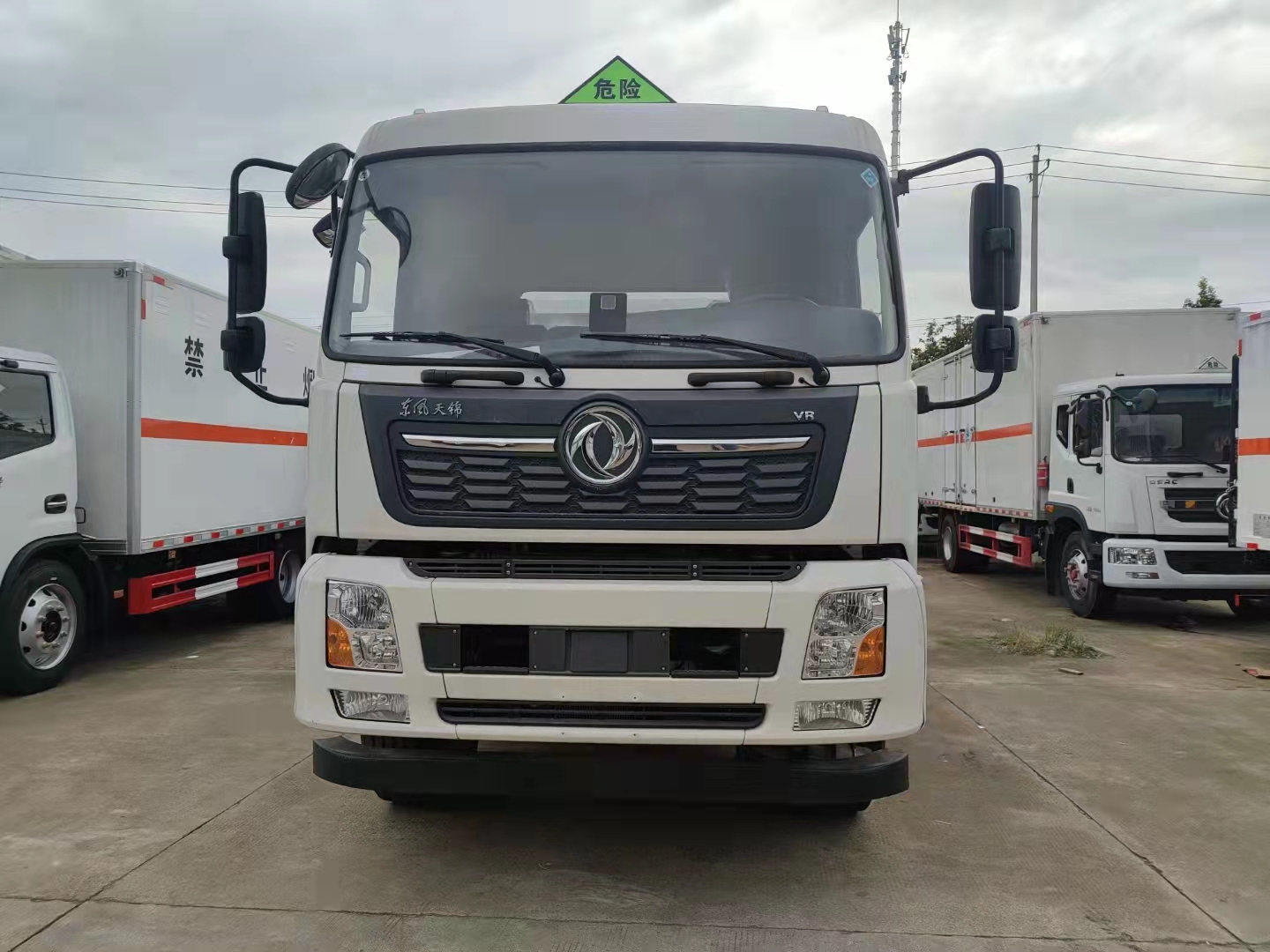 天錦小三軸國六低欄板氣瓶運輸車