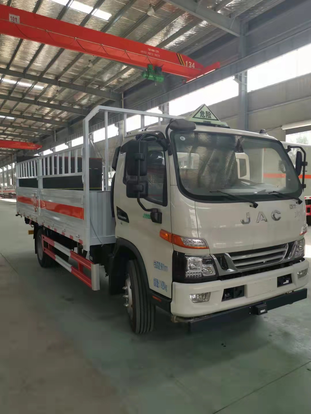 5.2米江淮駿鈴V7廂體氣瓶運輸車