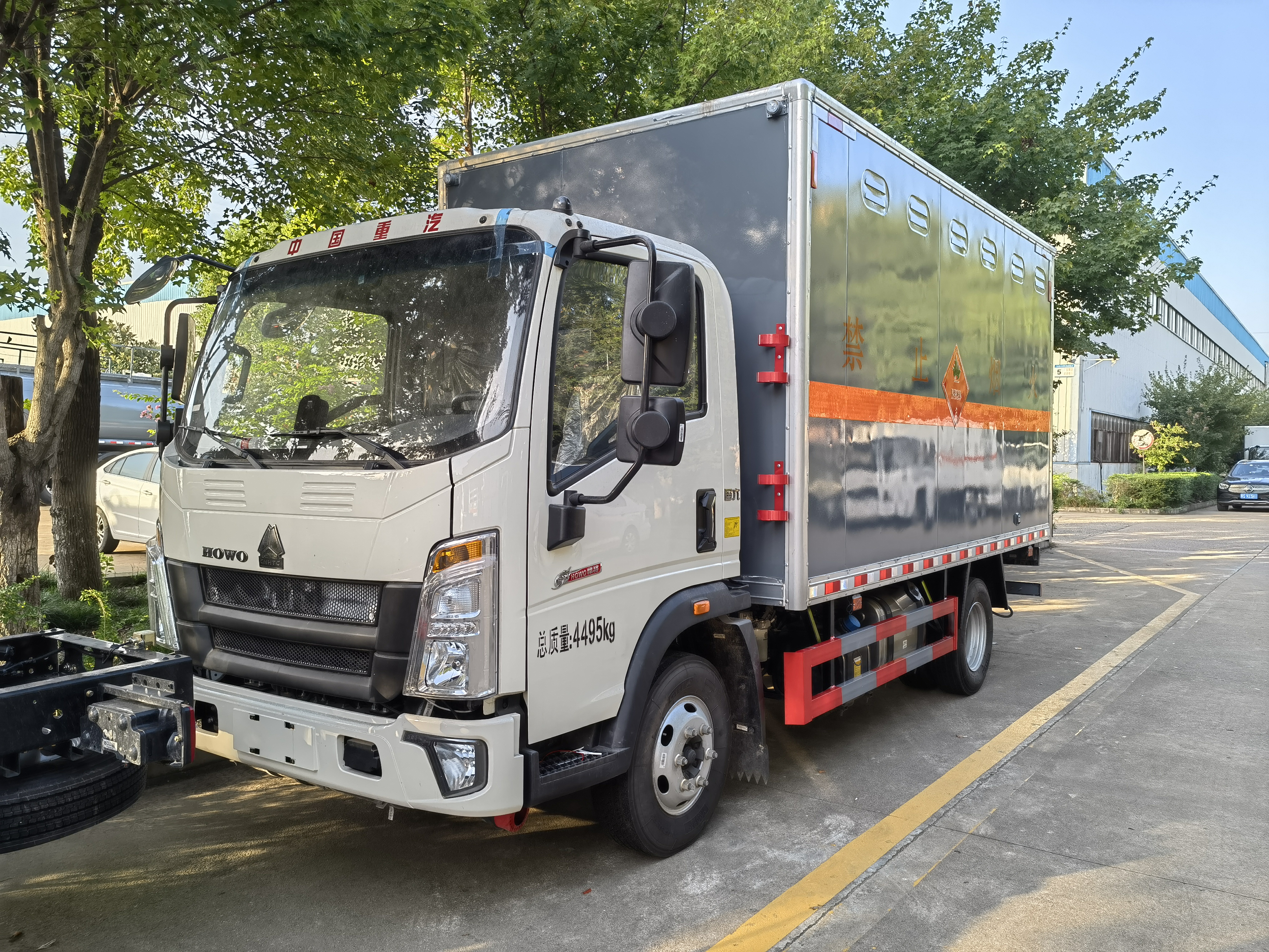 重汽豪沃雜項國六液化氣瓶運輸車