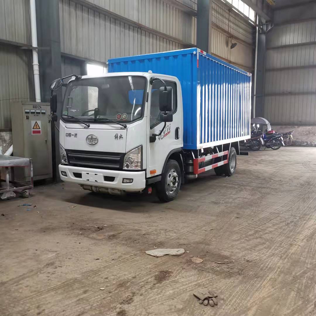 解放虎V瓦楞板國六危險品車（白色車頭藍(lán)色廂體）