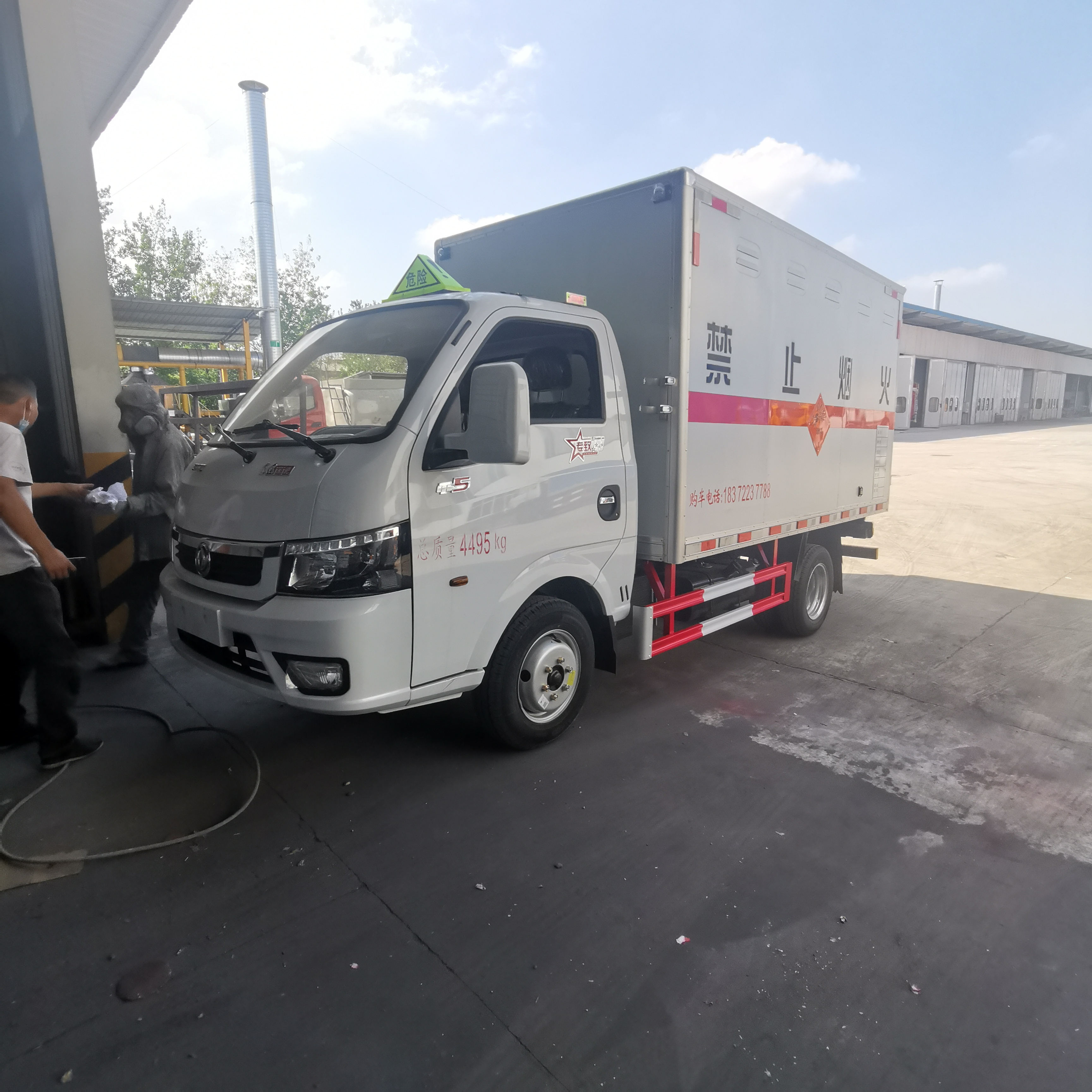 東風(fēng)途逸國六帶中開側(cè)門柴油民爆車