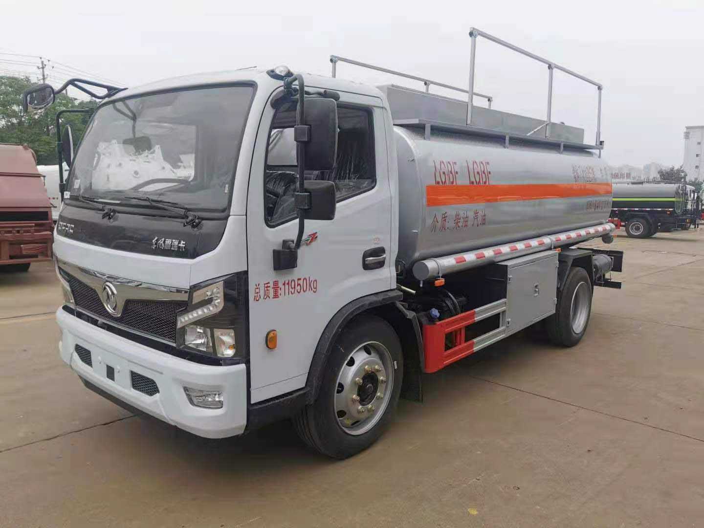 山區專用版油車——東風福瑞卡國六8噸油罐車