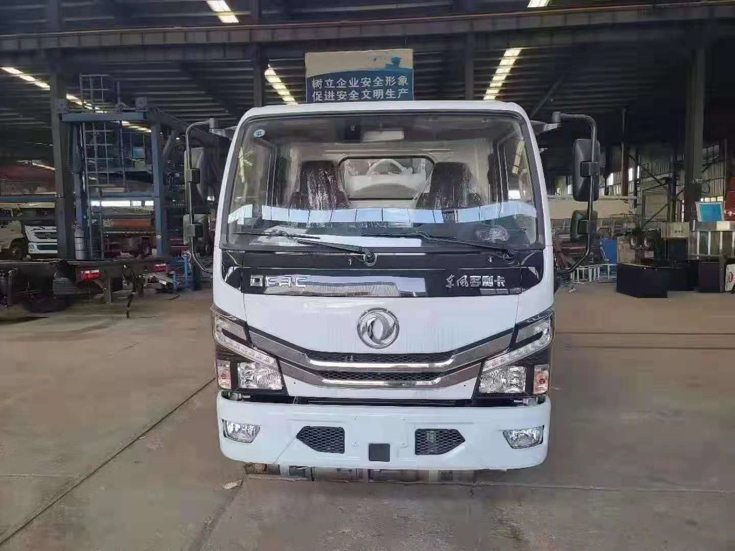 東風多利卡D5藍牌油罐車生產廠家