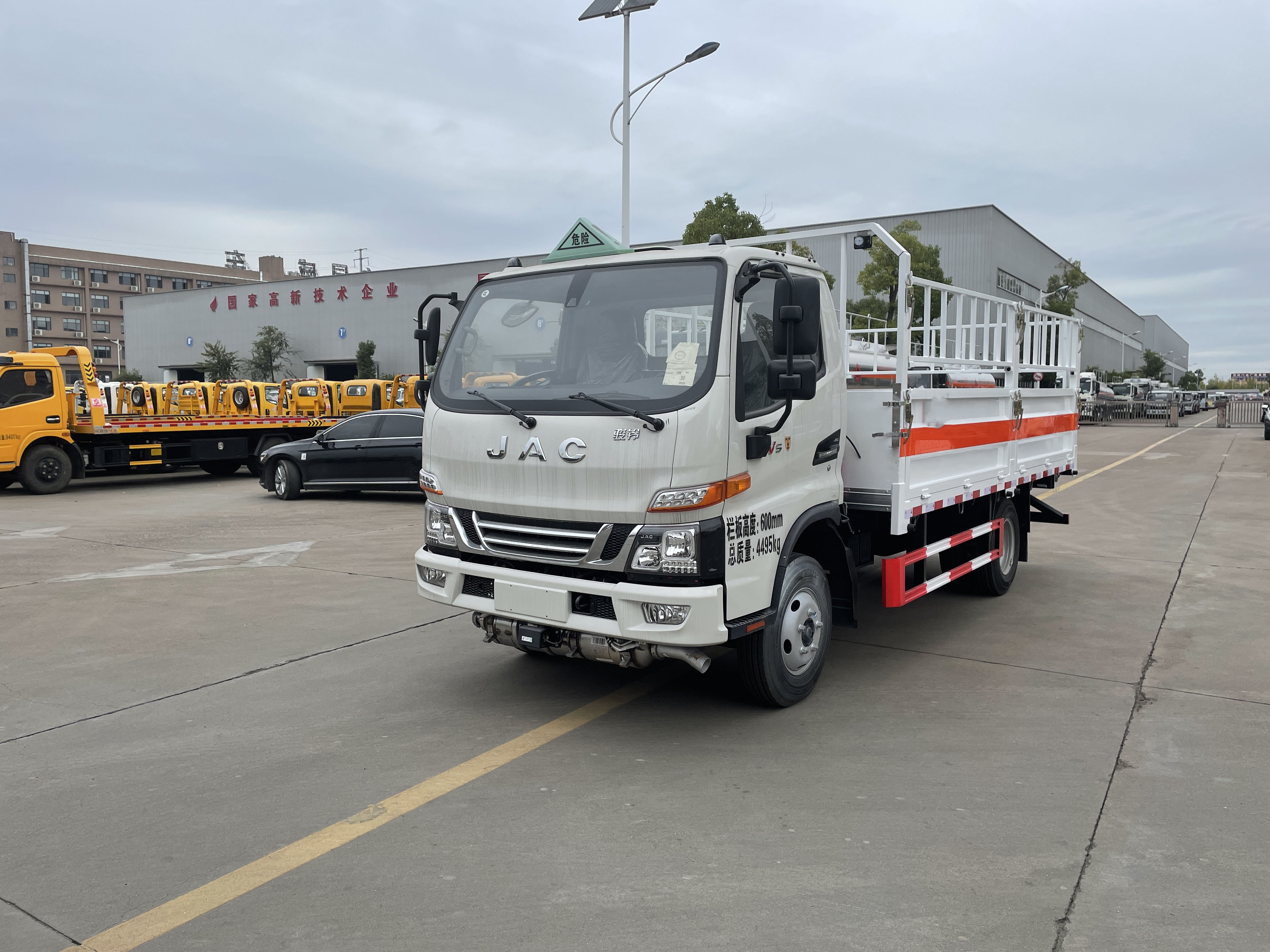 江淮駿鈴V5藍牌4米2國六氣瓶車