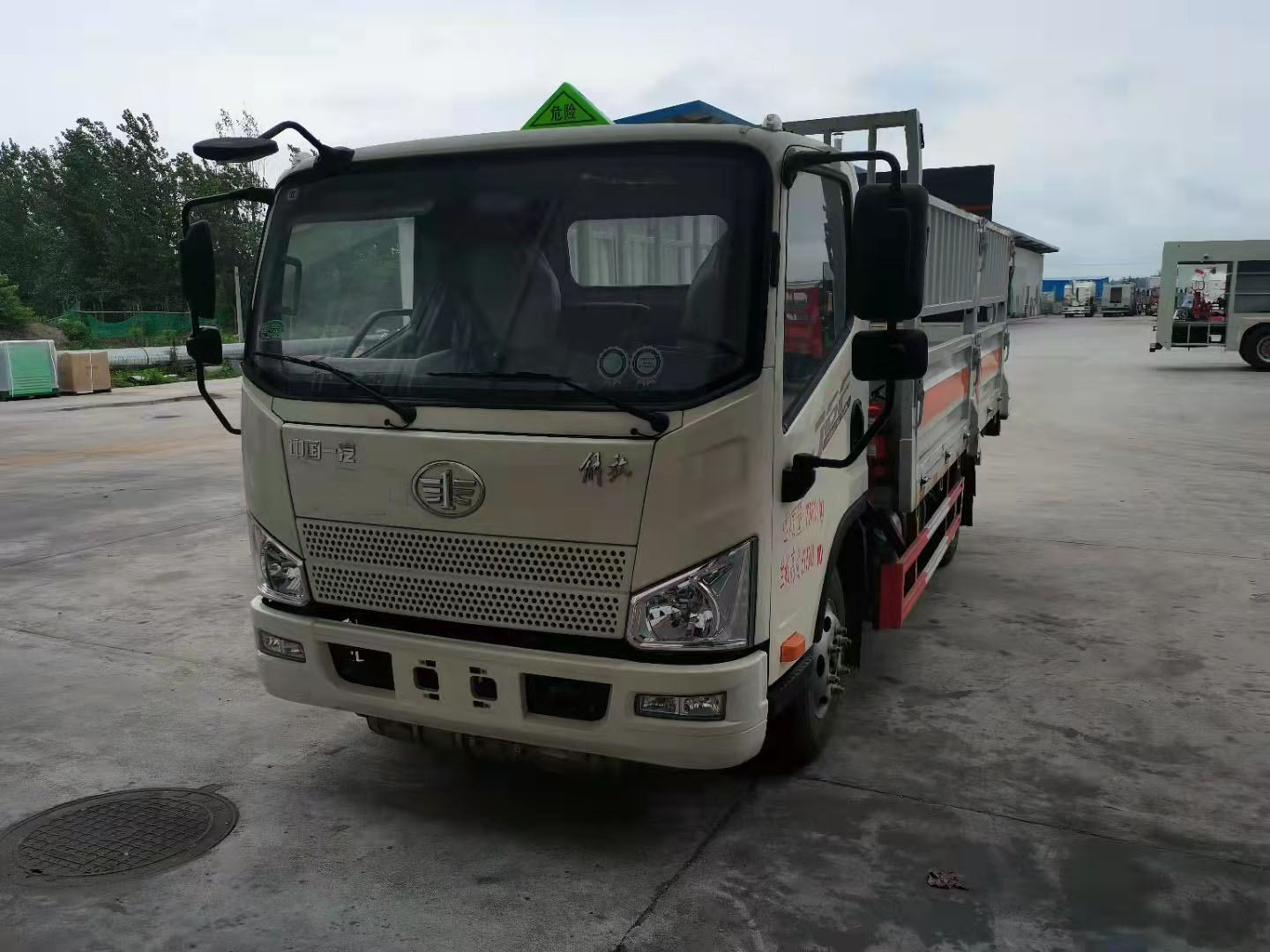 解放4米2黃牌國六氣瓶運輸車