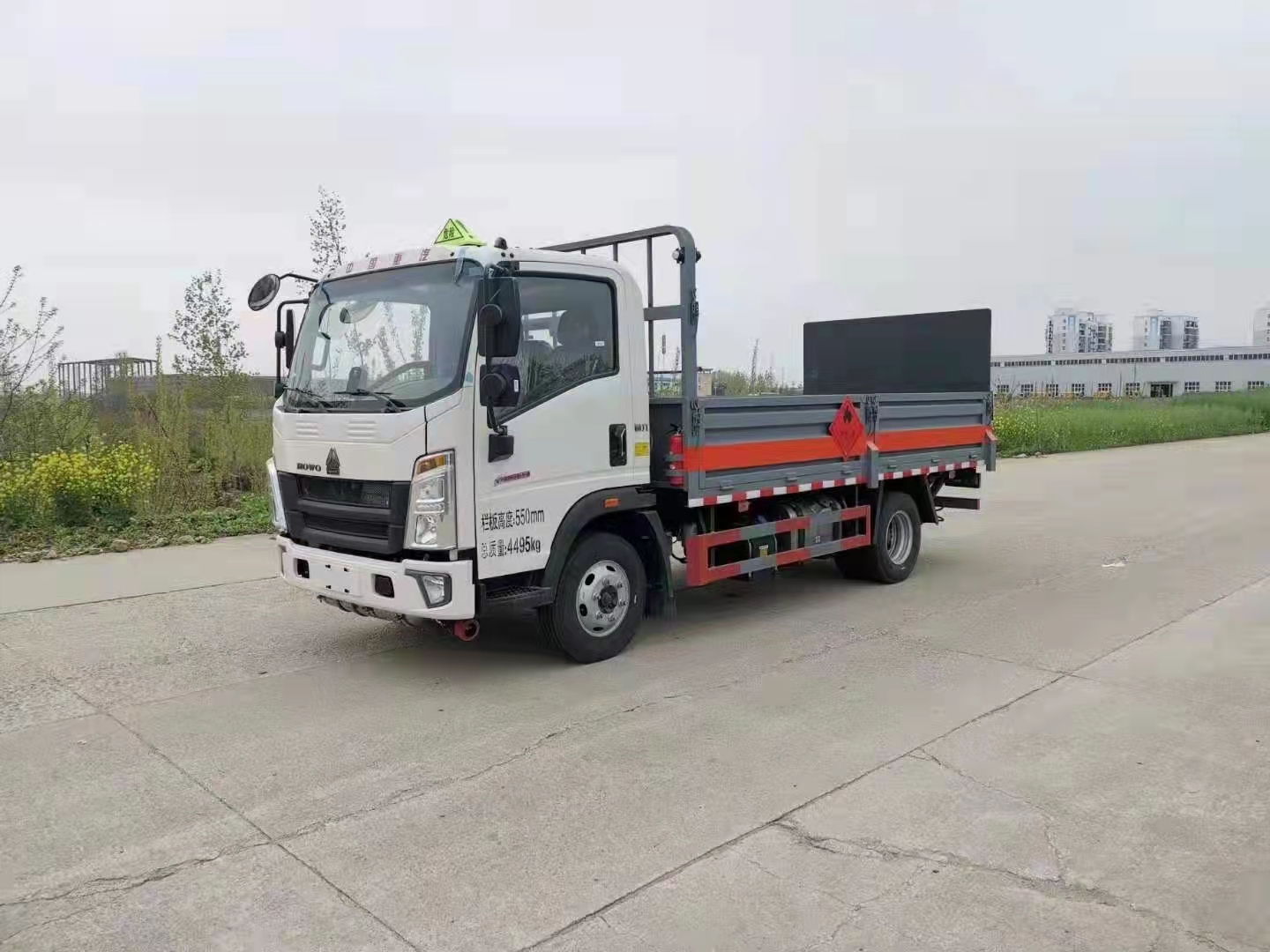 國六重汽藍牌氣瓶運輸車