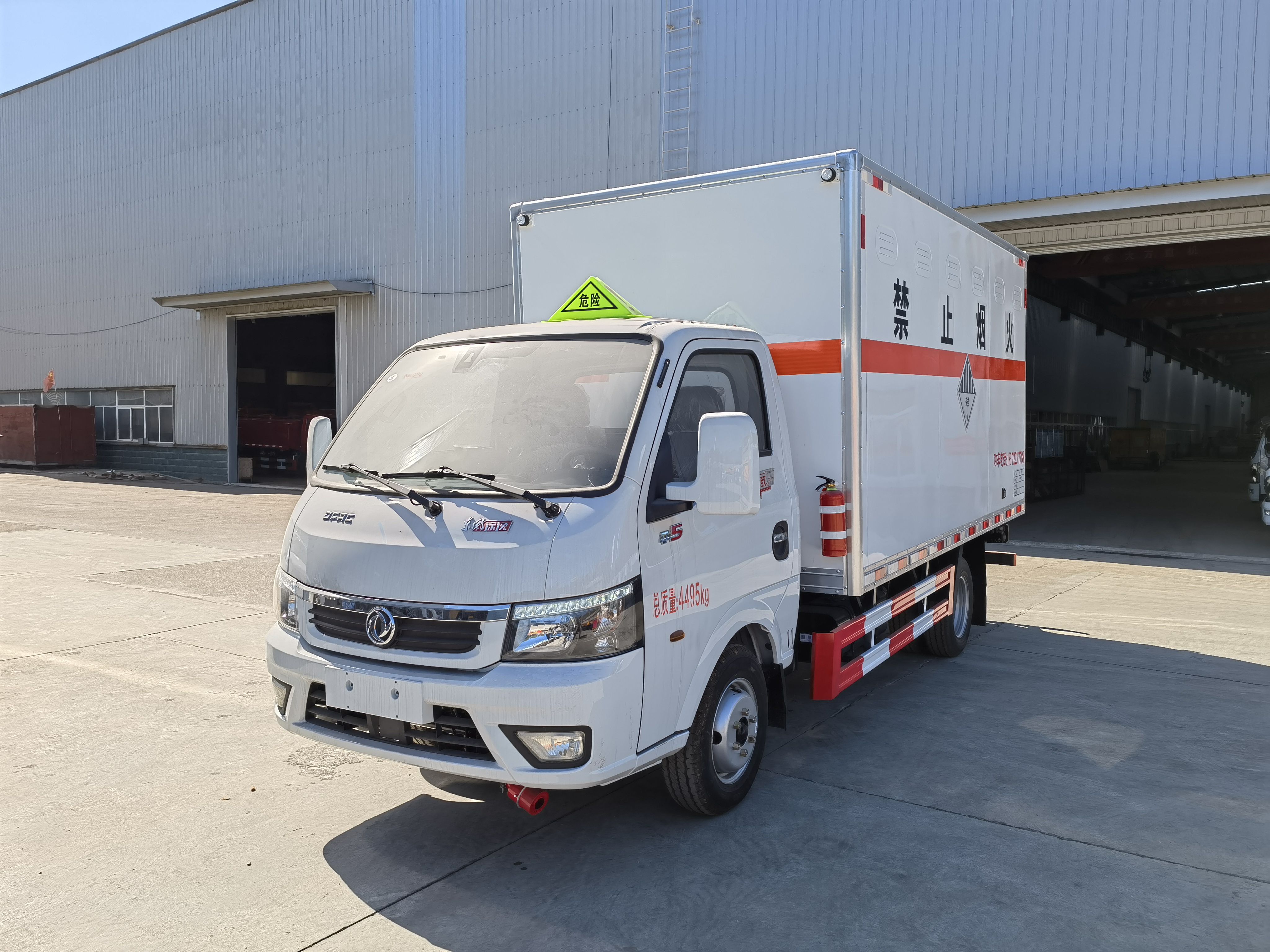 東風(fēng)途逸帶雙開側(cè)門3米8雜項(xiàng)危貨車