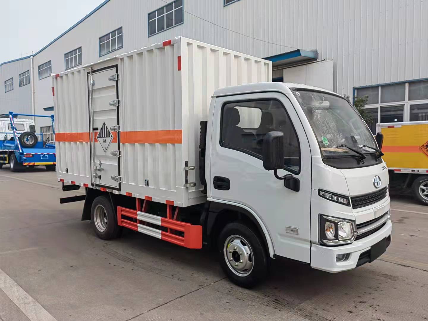 躍進(jìn)3米3國(guó)六柴油瓦楞板危險(xiǎn)品車