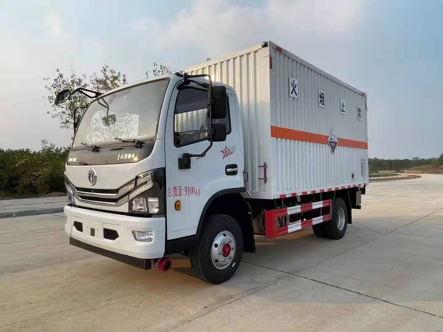 東風(fēng)多利卡D6寬體黃牌國(guó)六瓦楞板腐蝕性物品廂式運(yùn)輸車