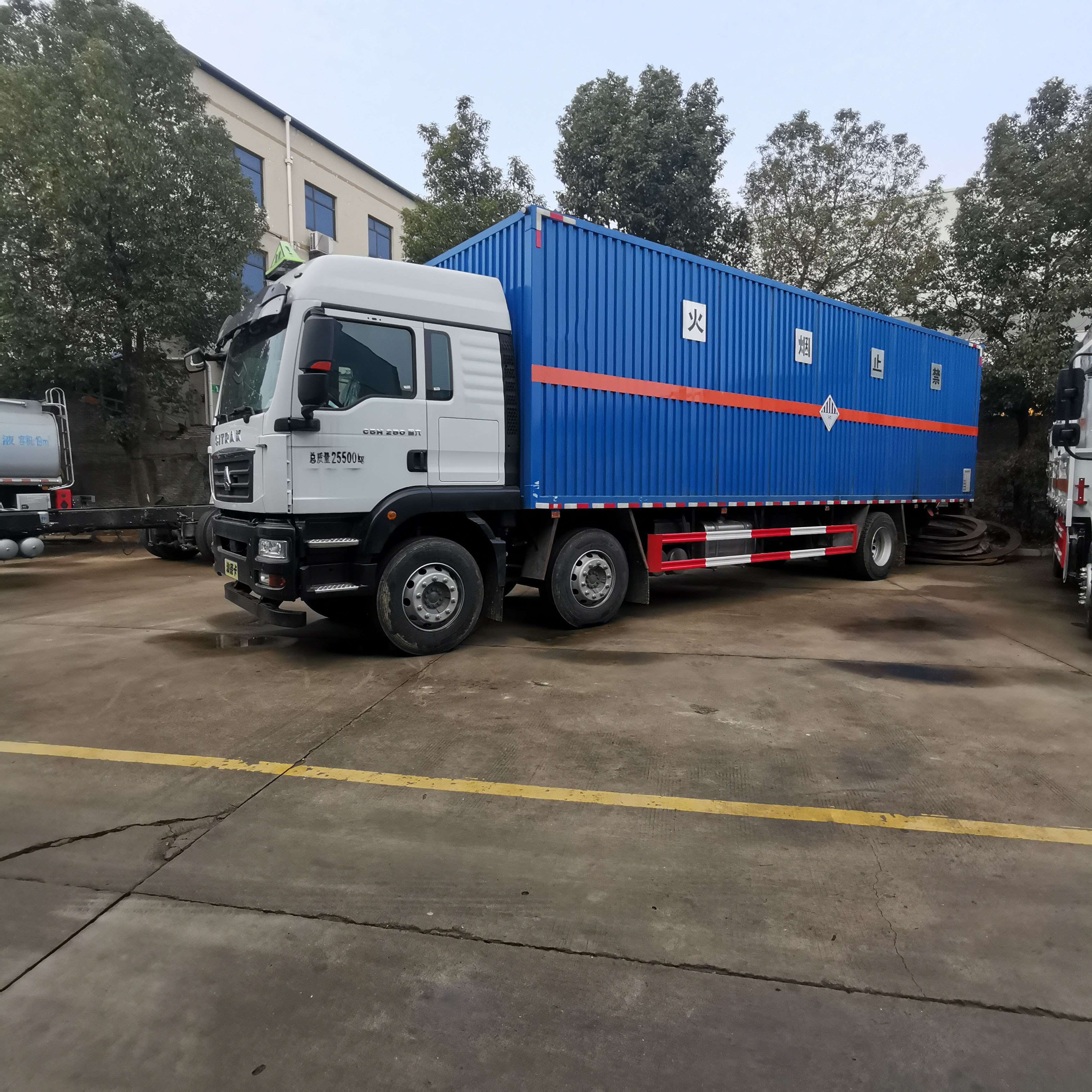 汕德卡不再僅限罐式車，雜項三軸滿足您