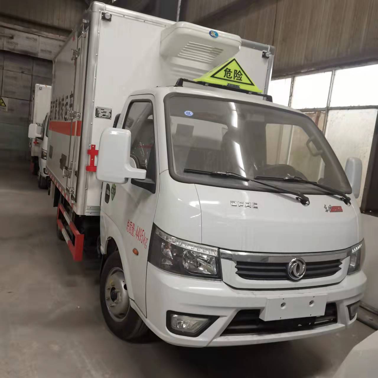 東風途逸前開側門國六醫療廢物轉運車