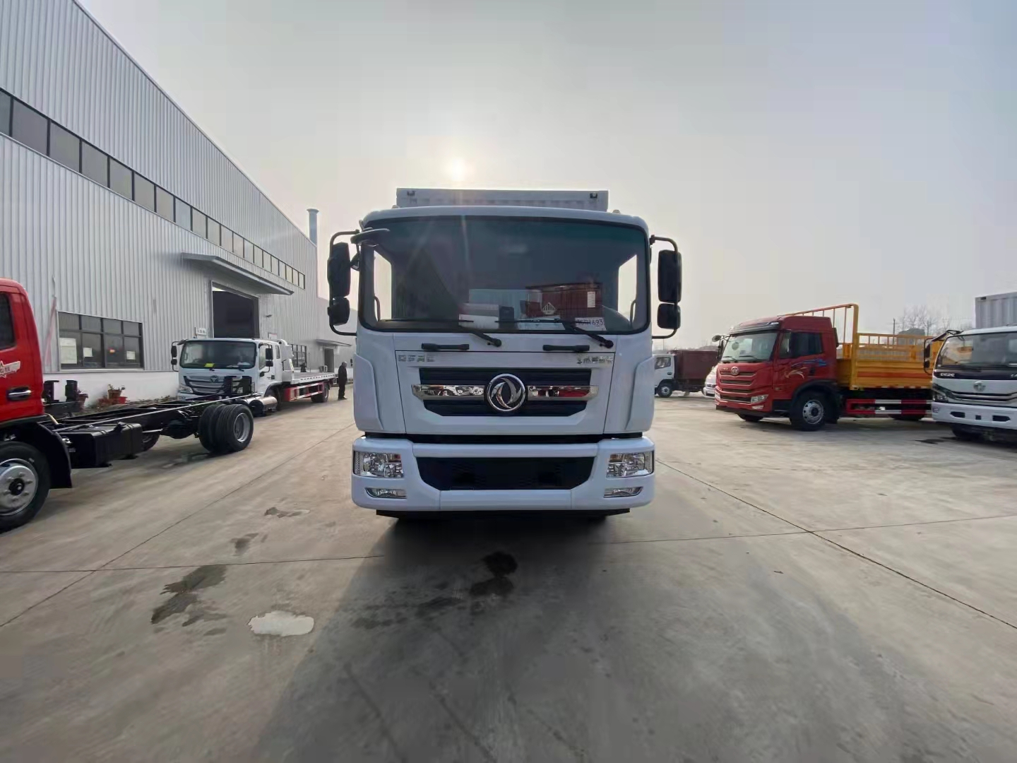 東風多利卡D9國六雜項危險物品廂式運輸車