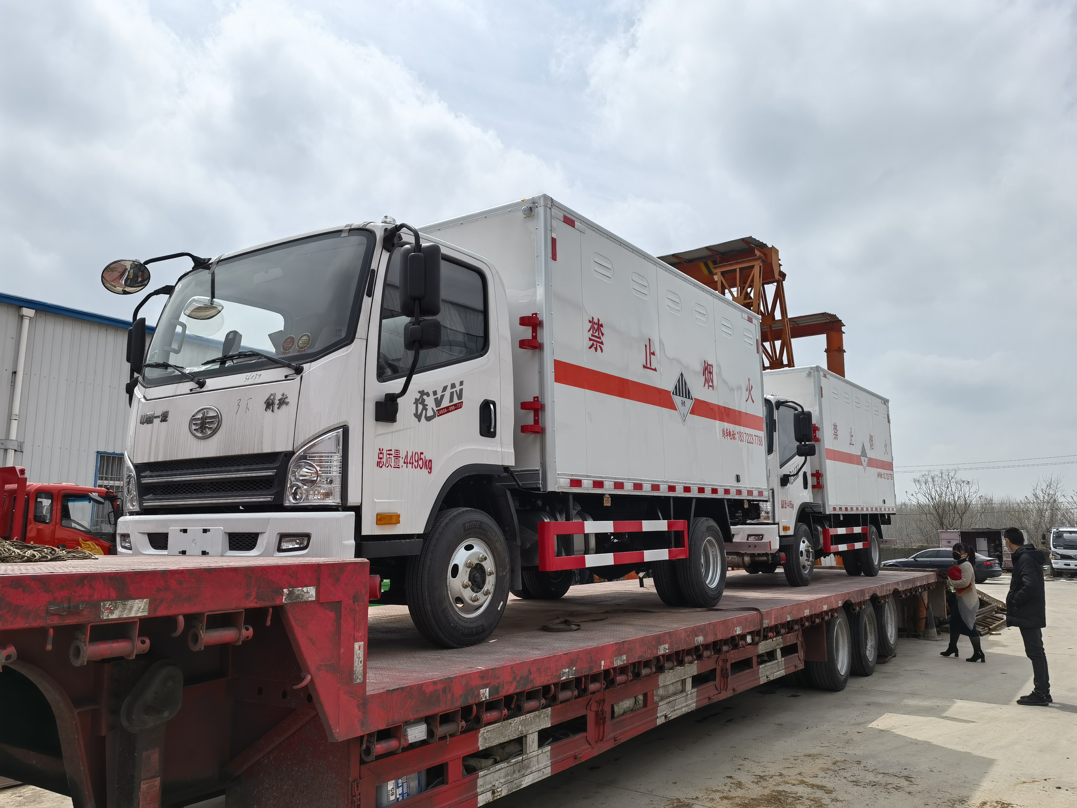 解放國(guó)六雜項(xiàng)帶雙開側(cè)門危險(xiǎn)品車