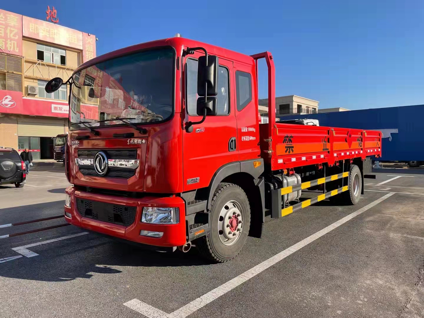 滿足新規(guī)的東風D9低欄板氣瓶車